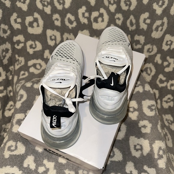 NIKE AIR MAX 270 CASUAL SHOES 😍 WHITE/BLACK 😍 NEW & NEVER WORN 😍 - Picture 10 of 17
